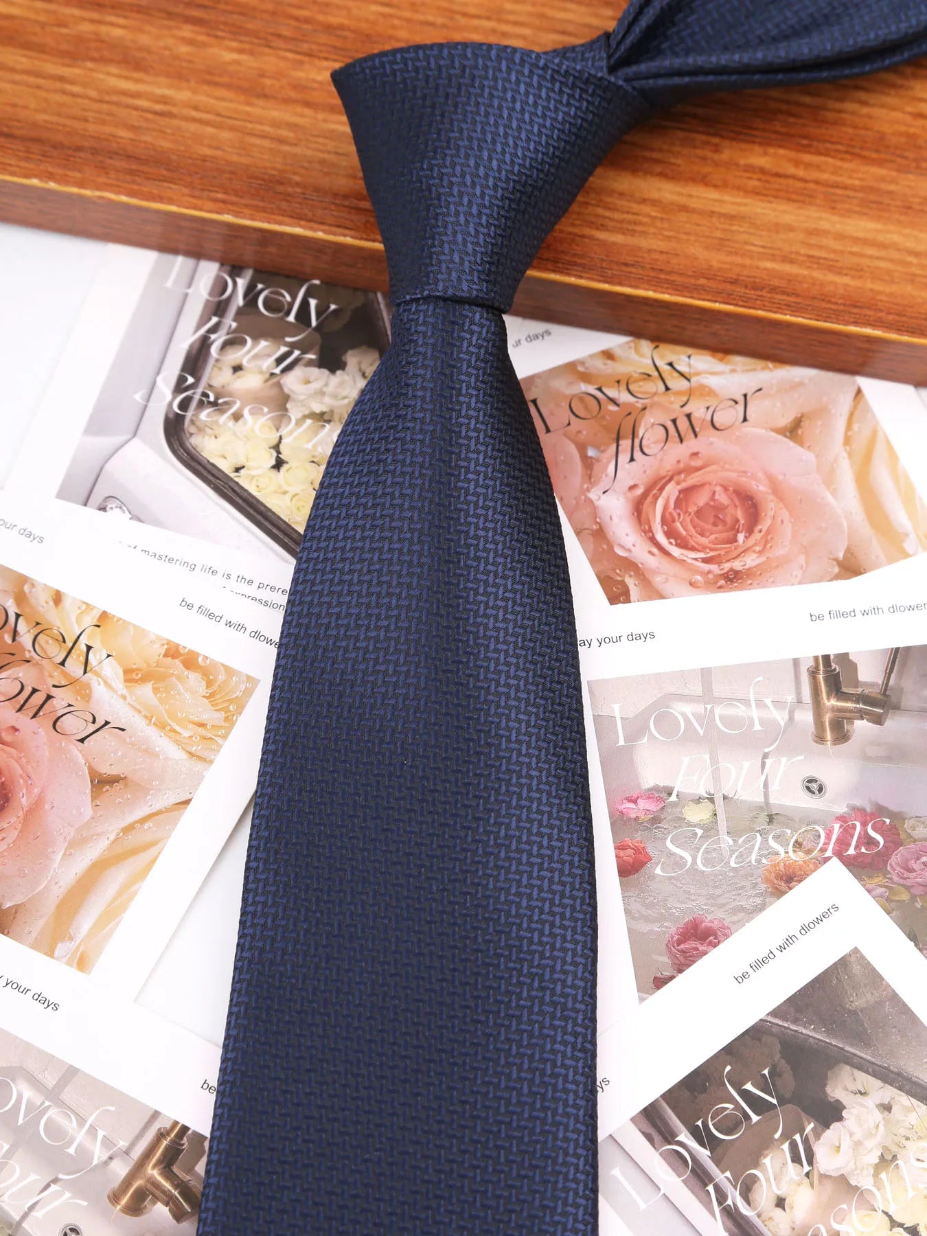 Brand Classic Black Red Solid Stripes 8 cm Polyester Tie For Men Suit Accessories Wedding Gravatas Fit Workplace Birthday Gift