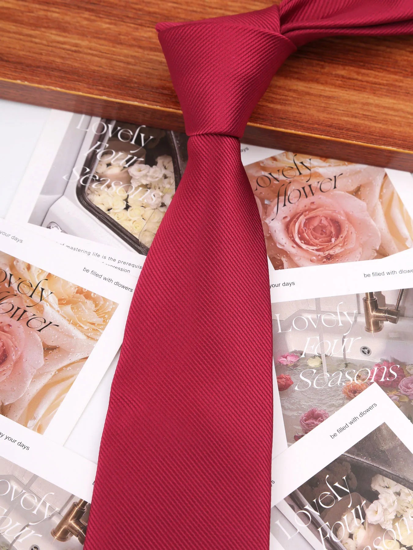 Brand Classic Black Red Solid Stripes 8 cm Polyester Tie For Men Suit Accessories Wedding Gravatas Fit Workplace Birthday Gift