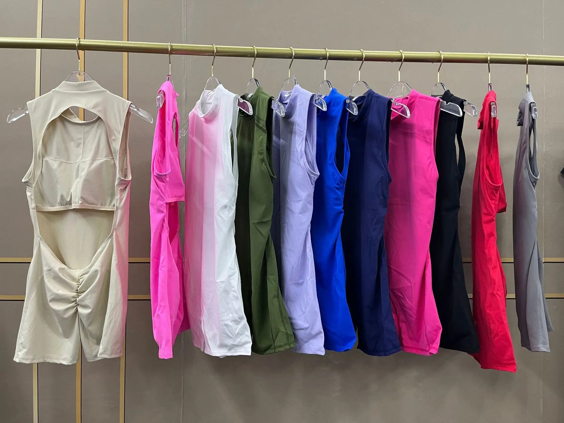 Women Sexy V Back Scrunch Sports Jumpsuit Women Gym Bodysuits Backless Workout One-Piece Suit Sportswear Fitness Short Rompers